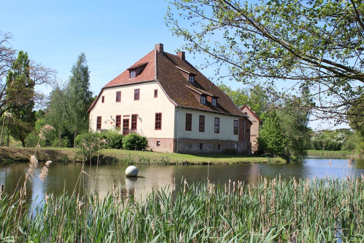 Foto: Die Wasserburg Liepen.